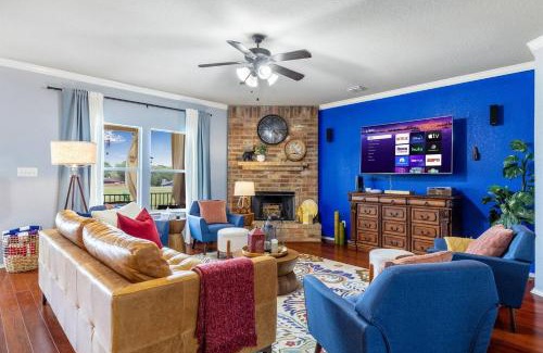 Cibolo House | Serene 5br Private Pool Sleeps 10 Pets Allow