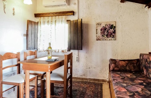 Askos Apartment | Serene Apartment in Askos with Balcony