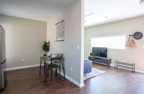 West Covina House | Serene Backyard Nook BBQ Pet-friendly: King-Sized Comfort, Covered Parking, and Patio Paradise.