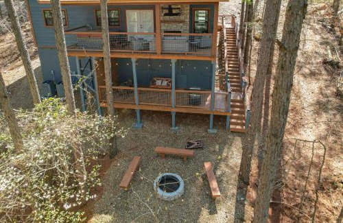 Broken Bow House | Serene Broken Bow Cabin with Hot Tub and Fire Pit!