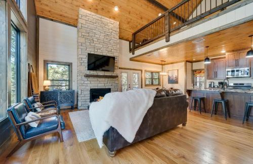 Broken Bow House | Serene Broken Bow Cabin with Hot Tub and Fire Pit!