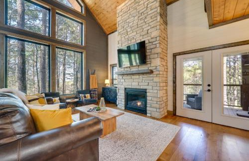 Broken Bow House | Serene Broken Bow Cabin with Hot Tub and Fire Pit!