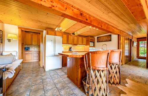 Salyer House | Serene cabin with large deck, woodstoves & trail to river beach - dog-friendly