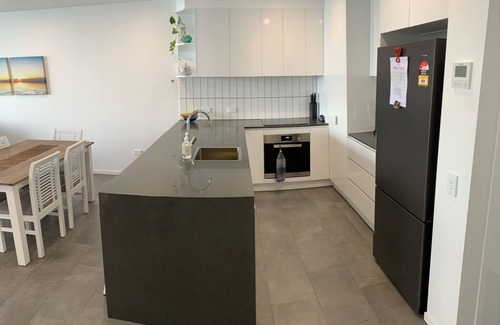 Birtinya Apartment | Serene coastal waterfront apartment, private oasis, daily sunrises over ocean