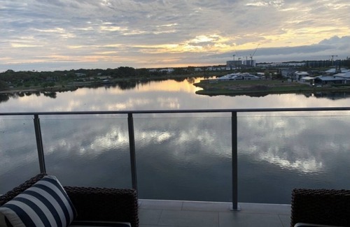Birtinya Apartment | Serene coastal waterfront apartment, private oasis, daily sunrises over ocean