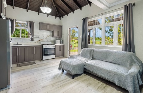 Kent Apartment | Serene Escape - Central & Modern with AC