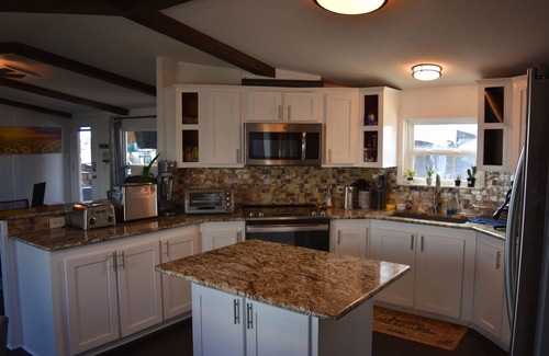 Bastrop Villa | Serene Escape Villa: Pool, Hot Tubs, Games, Sauna, & Steam Room & much more fun!