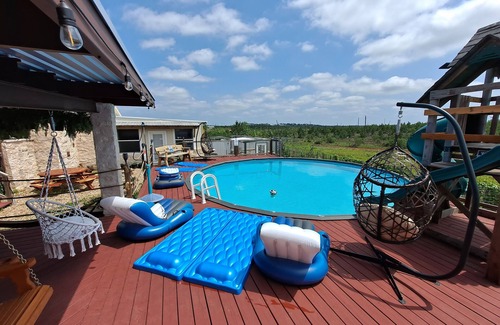 Bastrop Villa | Serene Escape Villa: Pool, Hot Tubs, Games, Sauna, & Steam Room & much more fun!