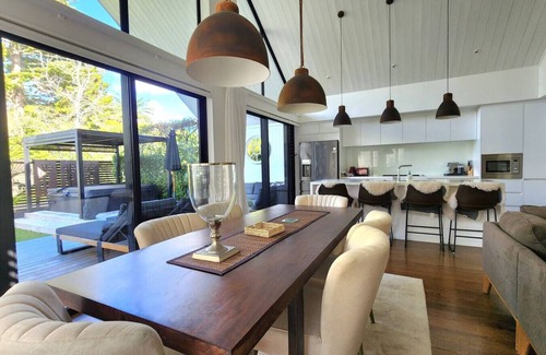 Hobsonville House | Serene Escape with Spa near Hobsonville Waterfront