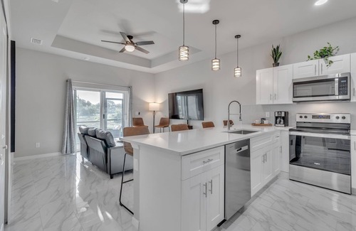 Westminister House | Serene Golf View Retreat by RedAwning