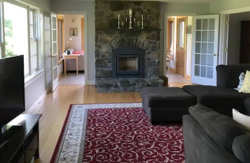 Williston House | Serene Home on 10-acre private property with stunning mountain views