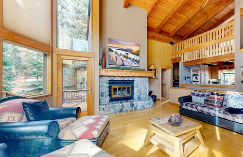 Ponderosa Palisades House | Serene home with fireplace, wood stove, kitchen, W/D, hot tub, & gas grill