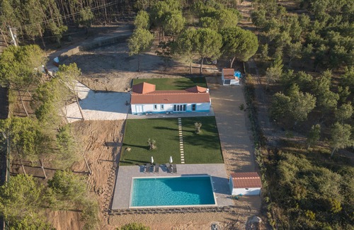 Sao Teotonio House | Serene house with pool in a private pine forest