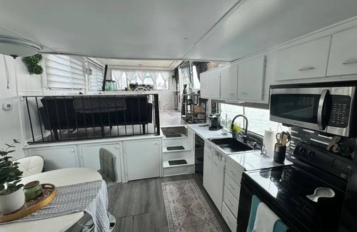 Osborne Boat Rental | "Serene Houseboat Hideaway"nn