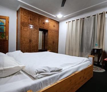 Rajbagh House | Serene