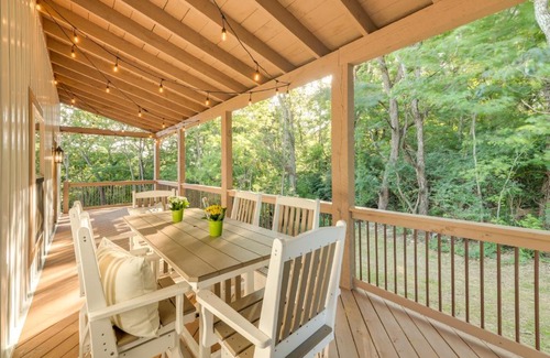 Williamstown House | Serene Kentucky Cabin with Fireplace and Fire Pit!