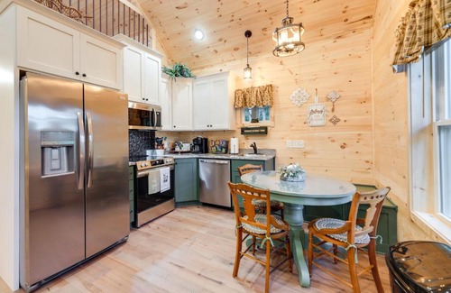 Williamstown House | Serene Kentucky Cabin with Fireplace and Fire Pit!