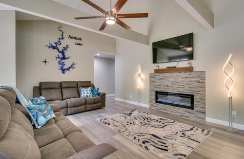 Clarkridge House | Serene Lakefront Mountain Home Getaway with Atrium!