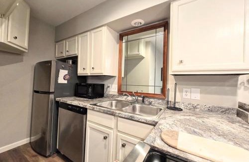 Hot Springs Apartment | Serene Lakefront Retreat