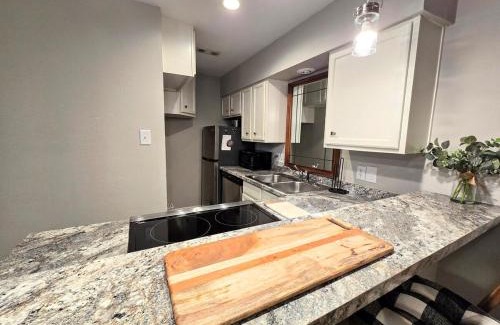 Hot Springs Apartment | Serene Lakefront Retreat