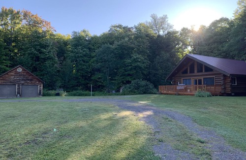 Bruce Crossing Cabin | Serene Log Cabin Getaway! Close to Hiking, Snowmobile And Four Wheeler Trails.