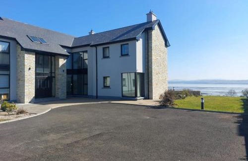 Letterkenny House | Serene luxurious Retreat with Sea Views, Entire Home Letterkenny