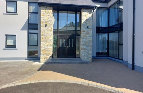 Letterkenny House | Serene luxurious Retreat with Sea Views, Entire Home Letterkenny