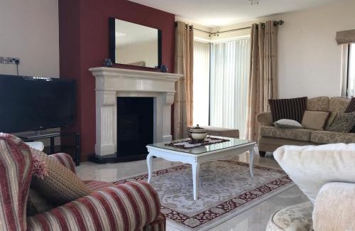 Letterkenny House | Serene luxurious Retreat with Sea Views, Entire Home Letterkenny