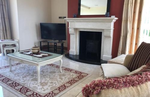 Letterkenny House | Serene luxurious Retreat with Sea Views, Entire Home Letterkenny