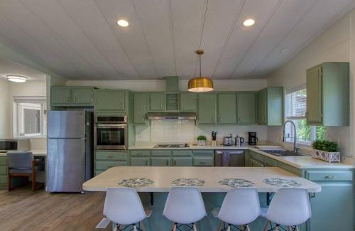 Lilliwaup House | Serene & Luxury Retreat, Waterfront, Hot tub, Clamming