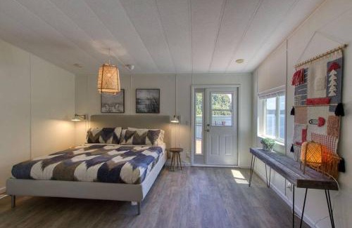 Lilliwaup House | Serene & Luxury Retreat, Waterfront, Hot tub, Clamming