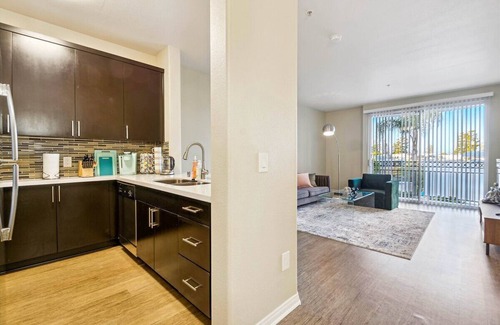 Del Rey Apartment | Serene Marina Del Rey Retreat,Free Parking,Pool