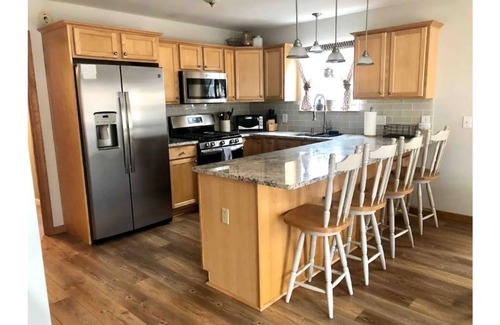 Rowland House | Serene Mountain Haven at Masthope