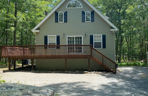Rowland House | Serene Mountain Haven at Masthope