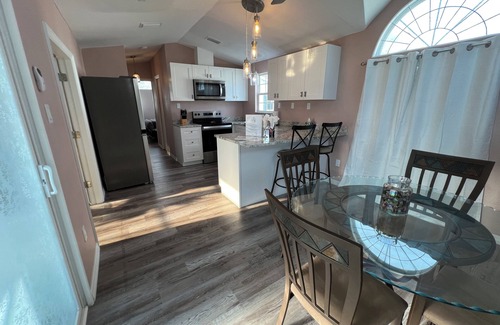 Iona House | Serene Oasis - 2 Bedroom - Less than 5 miles to the beaches!