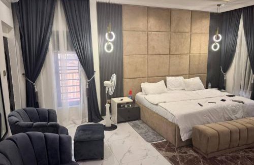 Lagos House | Serene Oasis in Lagos - Private Pool Relaxing Ambiance