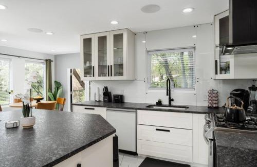 Rockford House | Serene Oasis Near Rock River