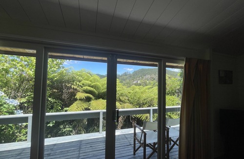 Opoutere House | Serene Opoutere Bush Haven (family and pet-friendly)