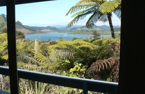 Opoutere House | Serene Opoutere Bush Haven (family and pet-friendly)