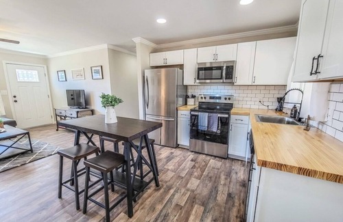 West Jefferson House | Serene Pine Tree Meadows Cottage w/Stunning Views