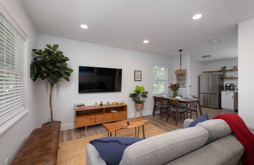 Gainesville Condo | Serene Place - Walk to UF - Free Parking