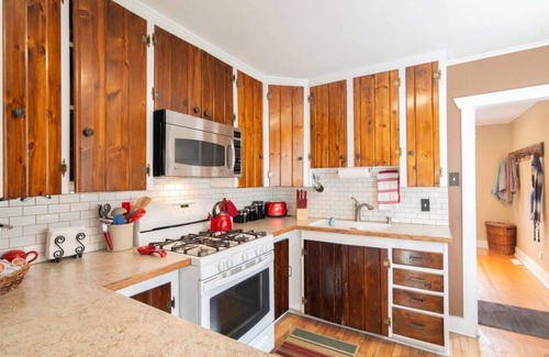 Estes Park Cabin | Serene, Private Retreat w/Hot Tub, 1 mile from Rocky Mountain National Park