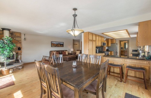 Loghill Village House | Serene Ranch Home-On Log Hill Mesa-Mountain Views & A/C