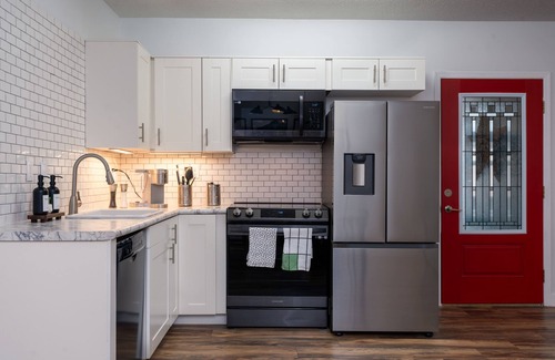 Somerset Apartment | Serene Retreat: Charming Second Story 2-Bedroom 1 Bath Apartment