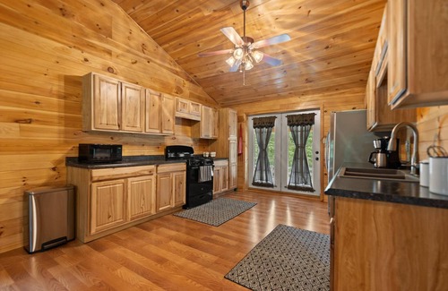 Rogers Cabin | Serene Retreat