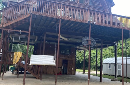 Camden House | Serene Riverfront Retreat near Historic Camden Sleeps 9 with RV Hookup, WiFi, AC