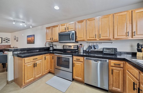 Skyline Bel Air Estates Condo | Serene Saguaro- Foothills condo w/heated pool, gym, private courtyard.