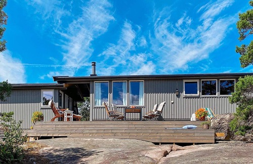 Hvaler House | Serene Seaside Retreat in Vesteroy-By Traum
