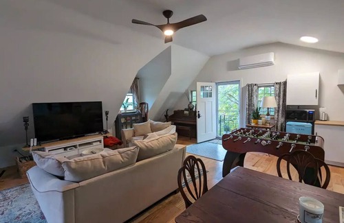 Schuylerville Apartment | Serene Studio Retreat 20 Minutes to Downtownnn