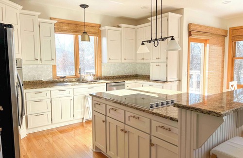 Hugo House | Serene Suburban Retreat with Hot Tub next to the Super Rink, 3M Open and USA Cup